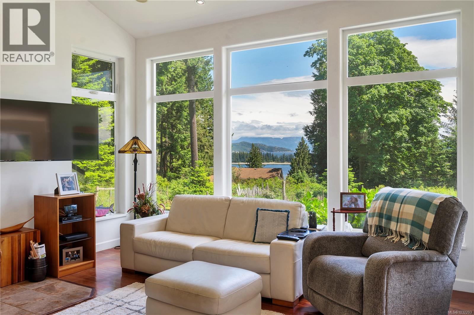 living room, ocean views across Drew Harbour & Rebecca Spit!