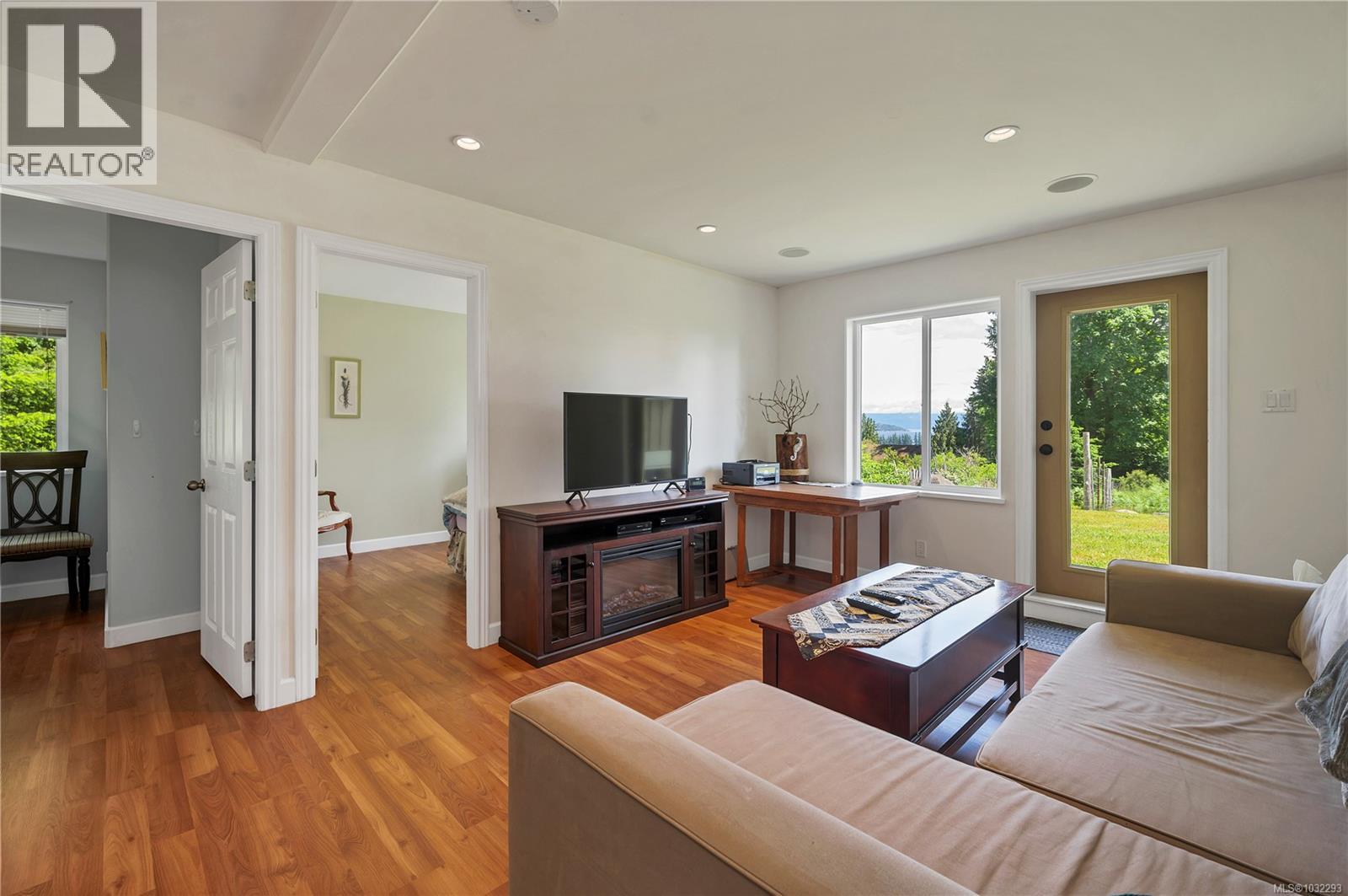 family room, looking toward bedrooms