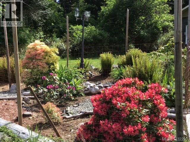 more views of gardens in bloom