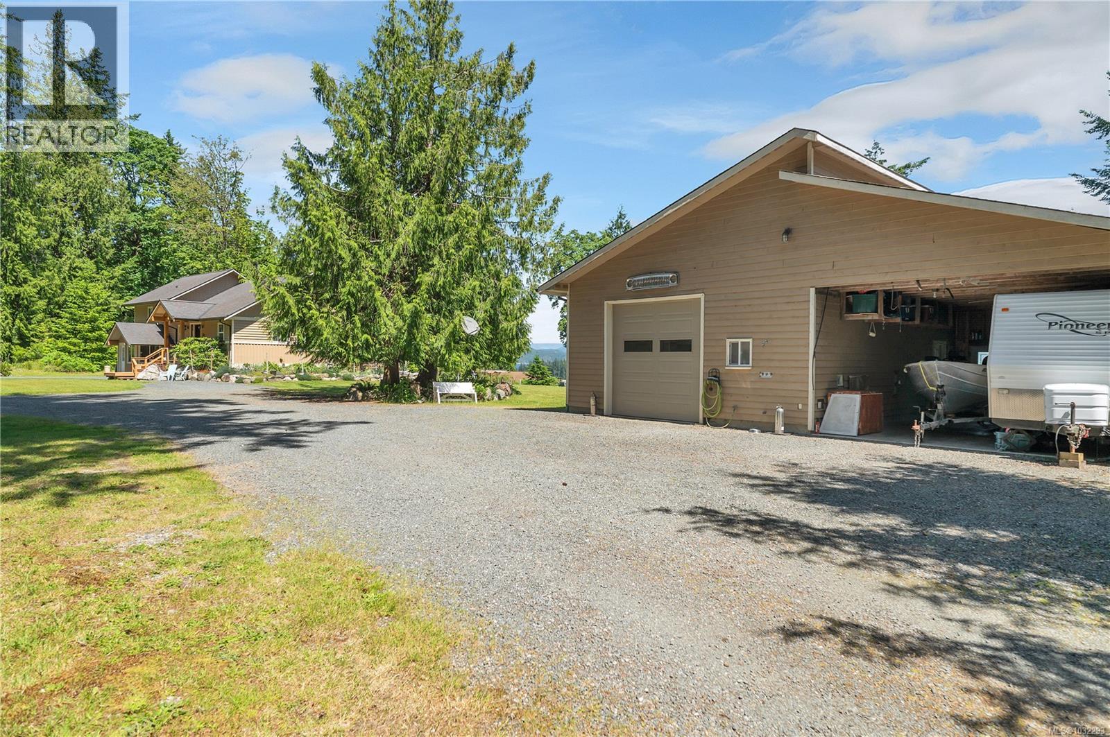 30'x50' garage/shop/carport building, was originally designed & built to be a 2 bedroom secondary dwelling with full plumbing & wiring in place including its own 200amp hydro panel.