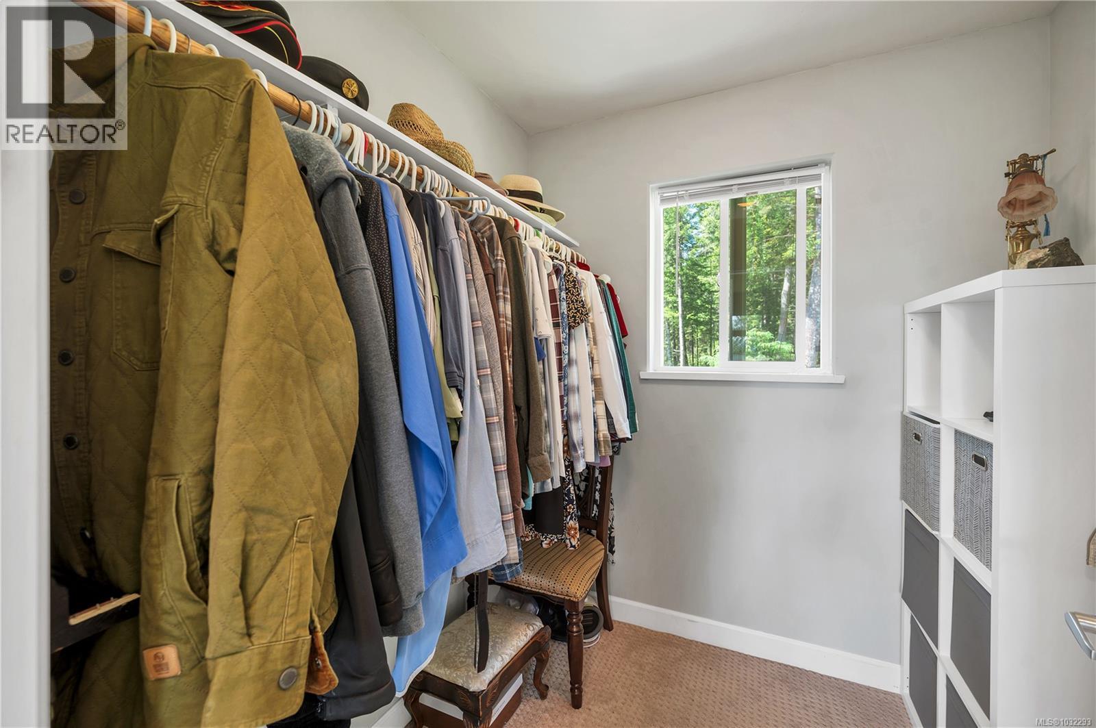 primary bedroom walk-in closet