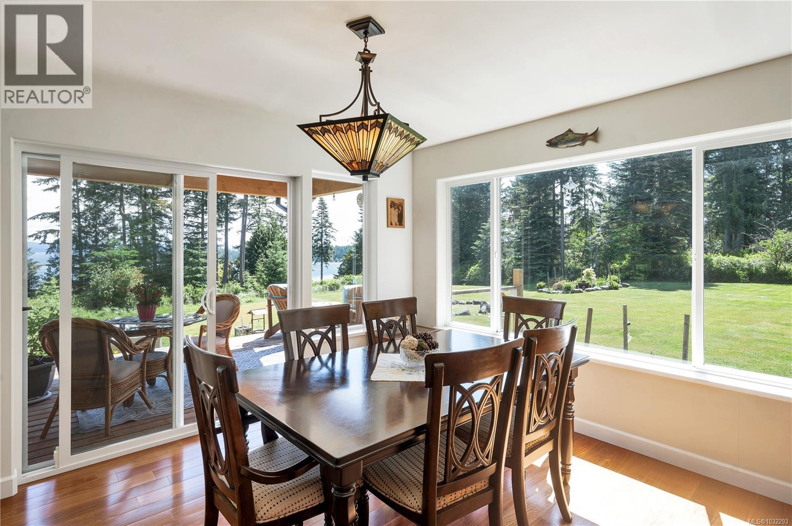 dining room, sliding door to deck