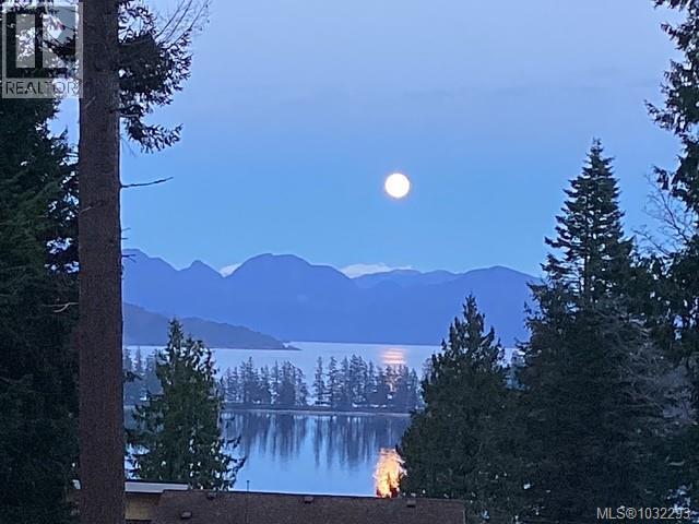 enjoy beautiful moonrises from this property