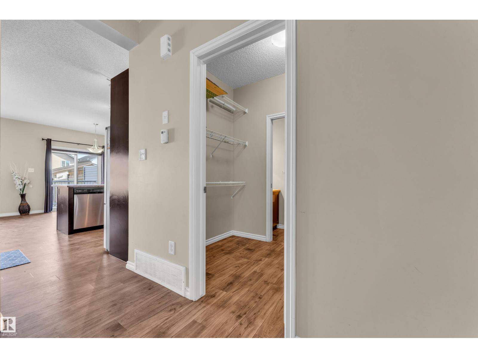 2526 19A AV NW, Edmonton