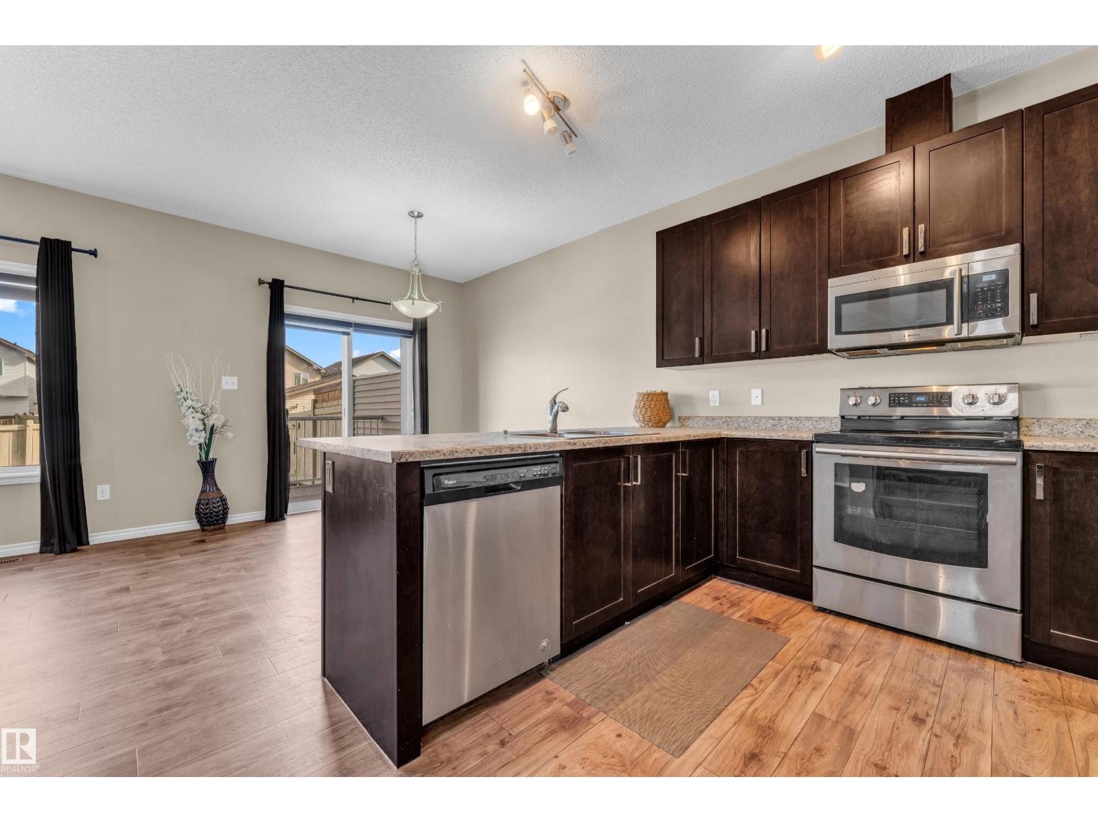 2526 19A AV NW, Edmonton