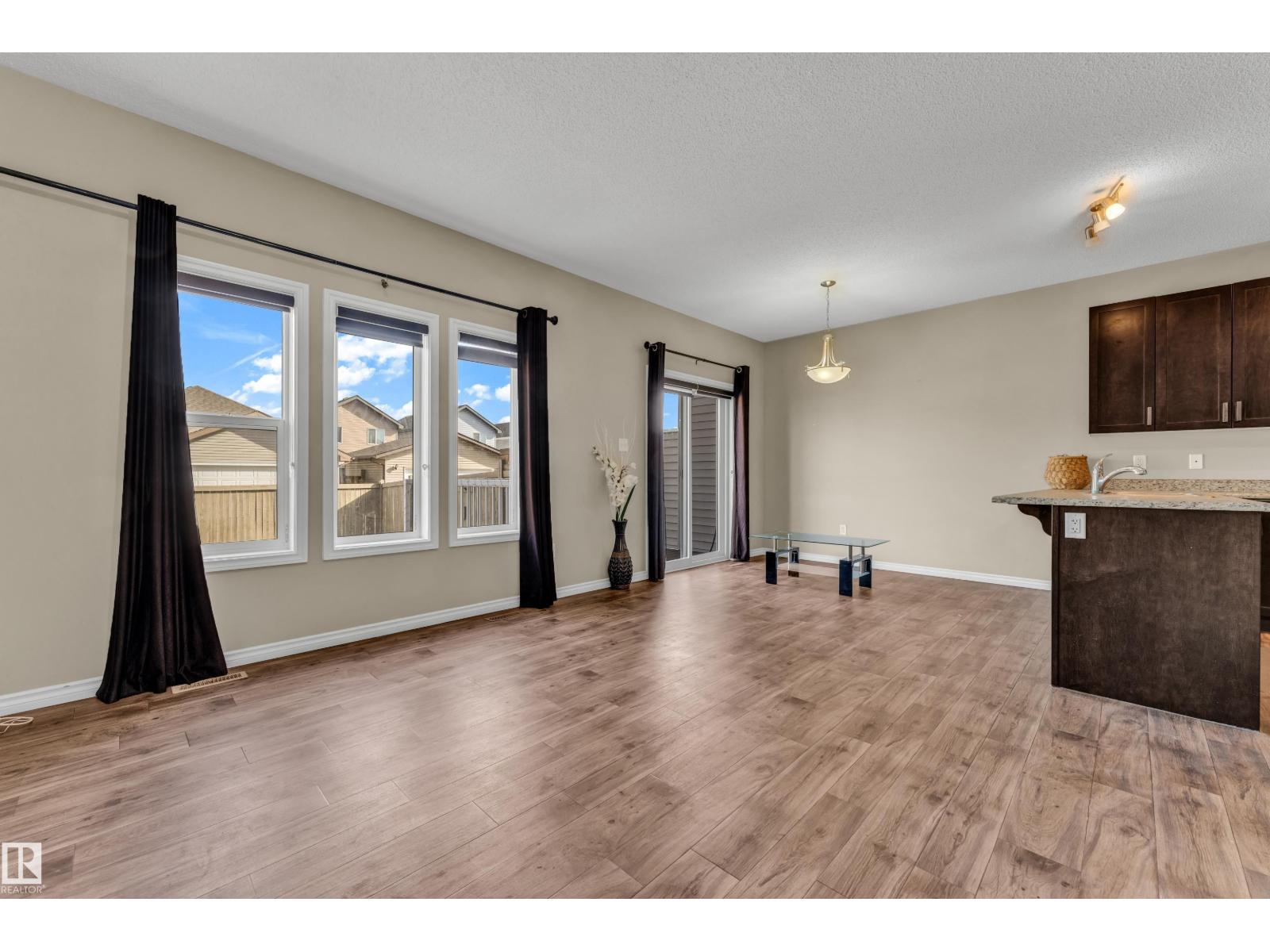 2526 19A AV NW, Edmonton