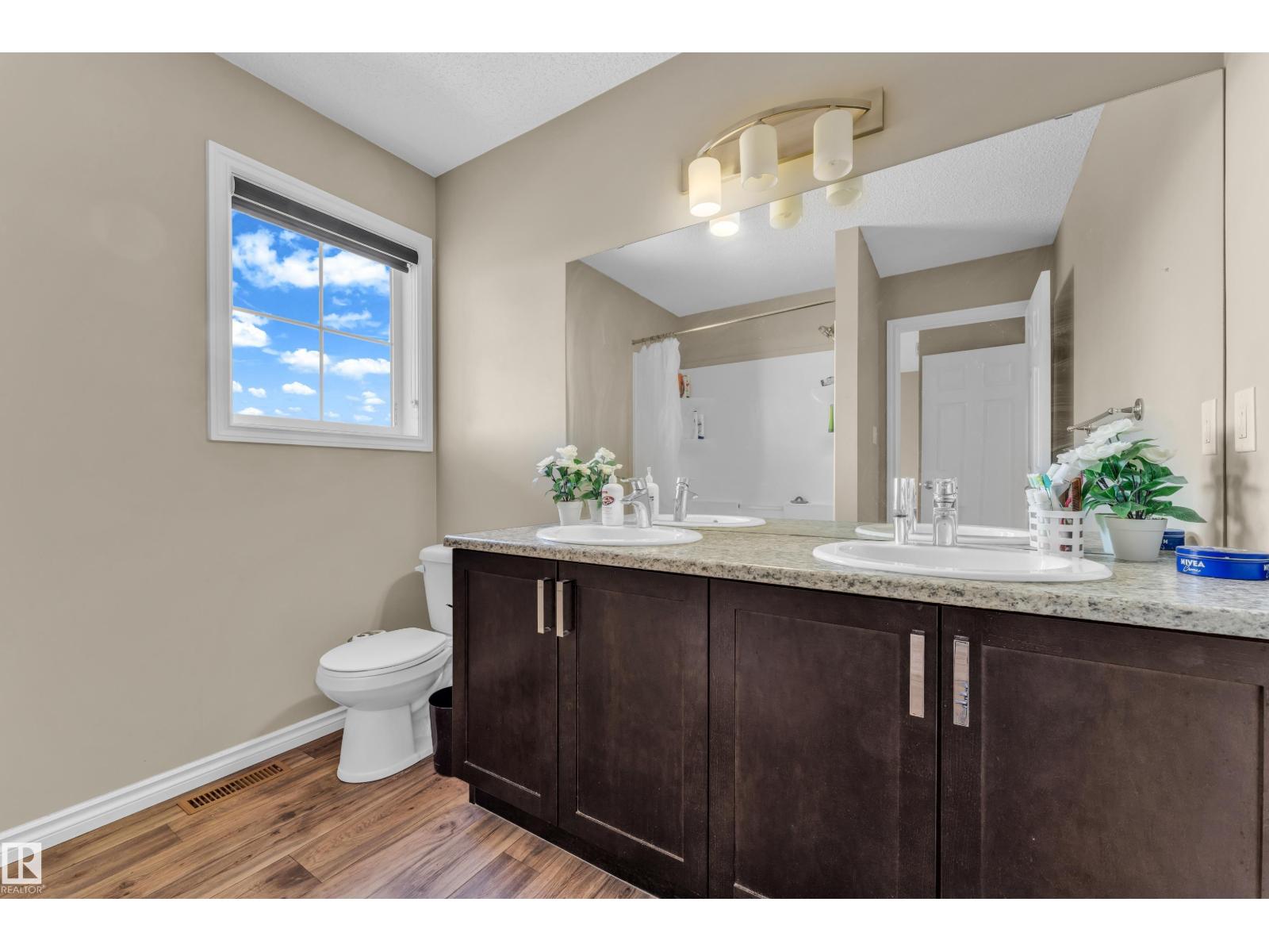 2526 19A AV NW, Edmonton