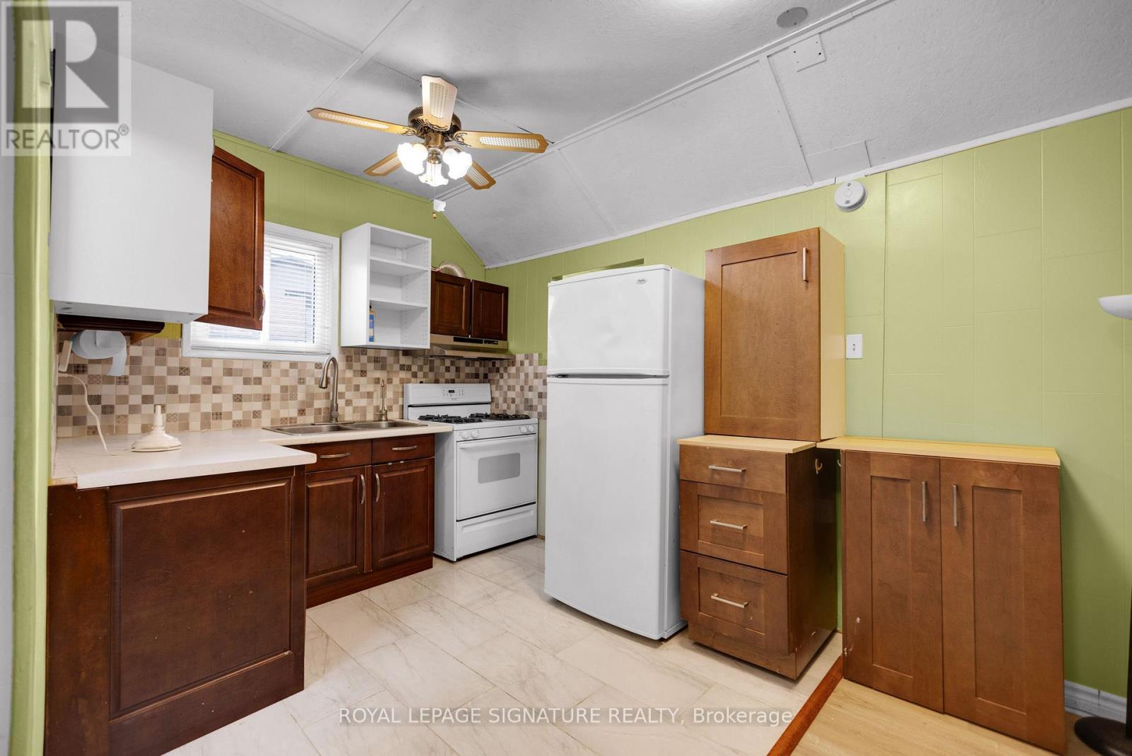 25 PLAYFAIR DRIVE - 14