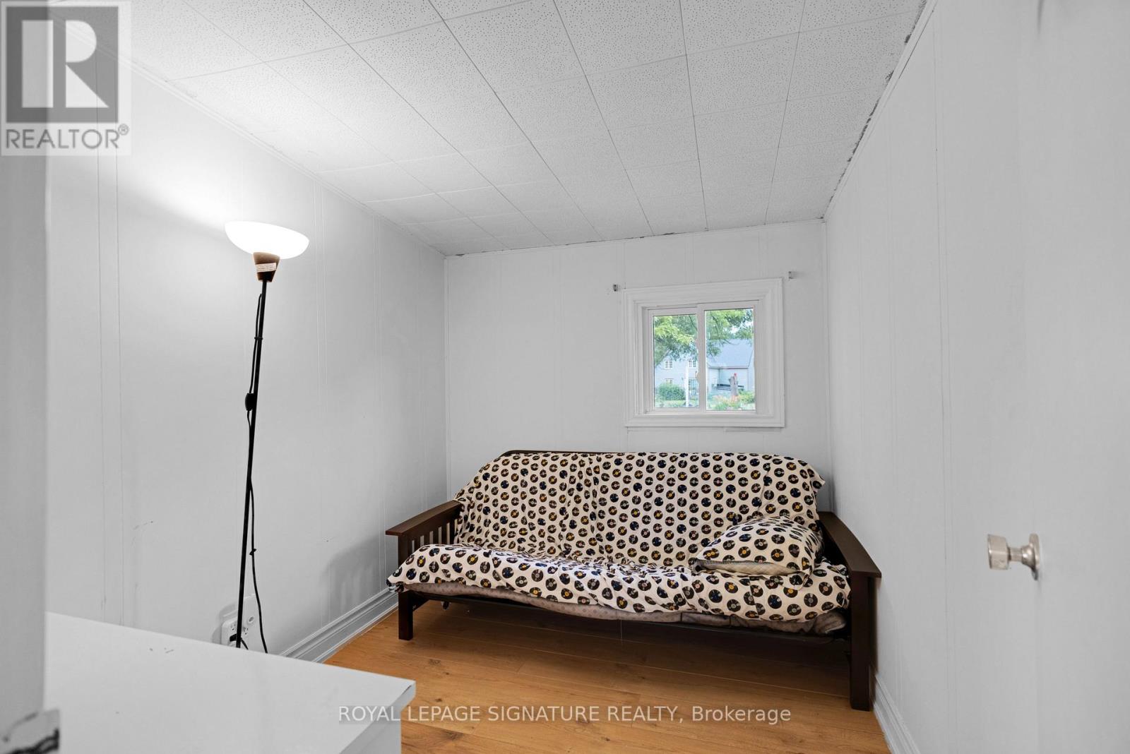 25 PLAYFAIR DRIVE - 24