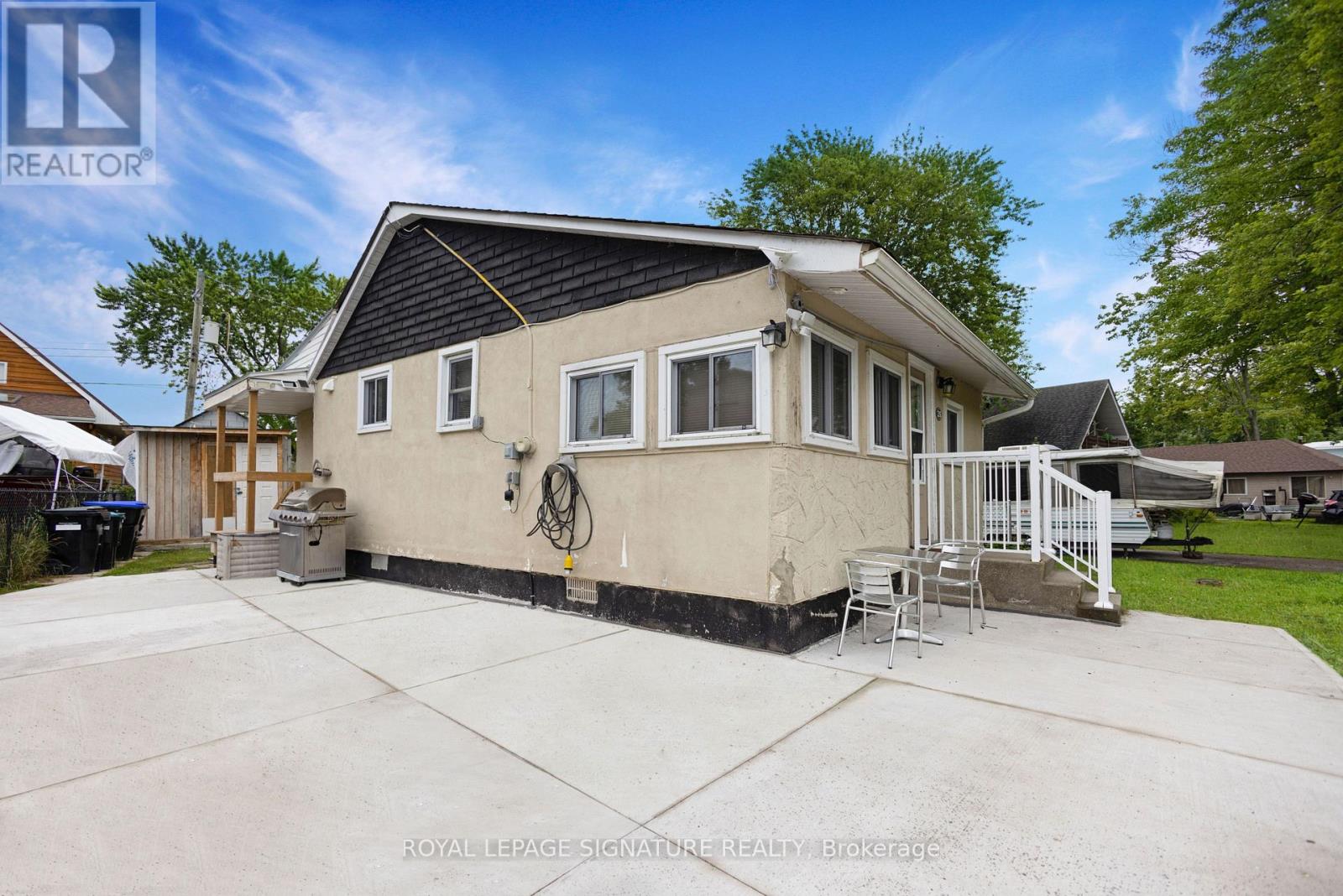 25 PLAYFAIR DRIVE - 27