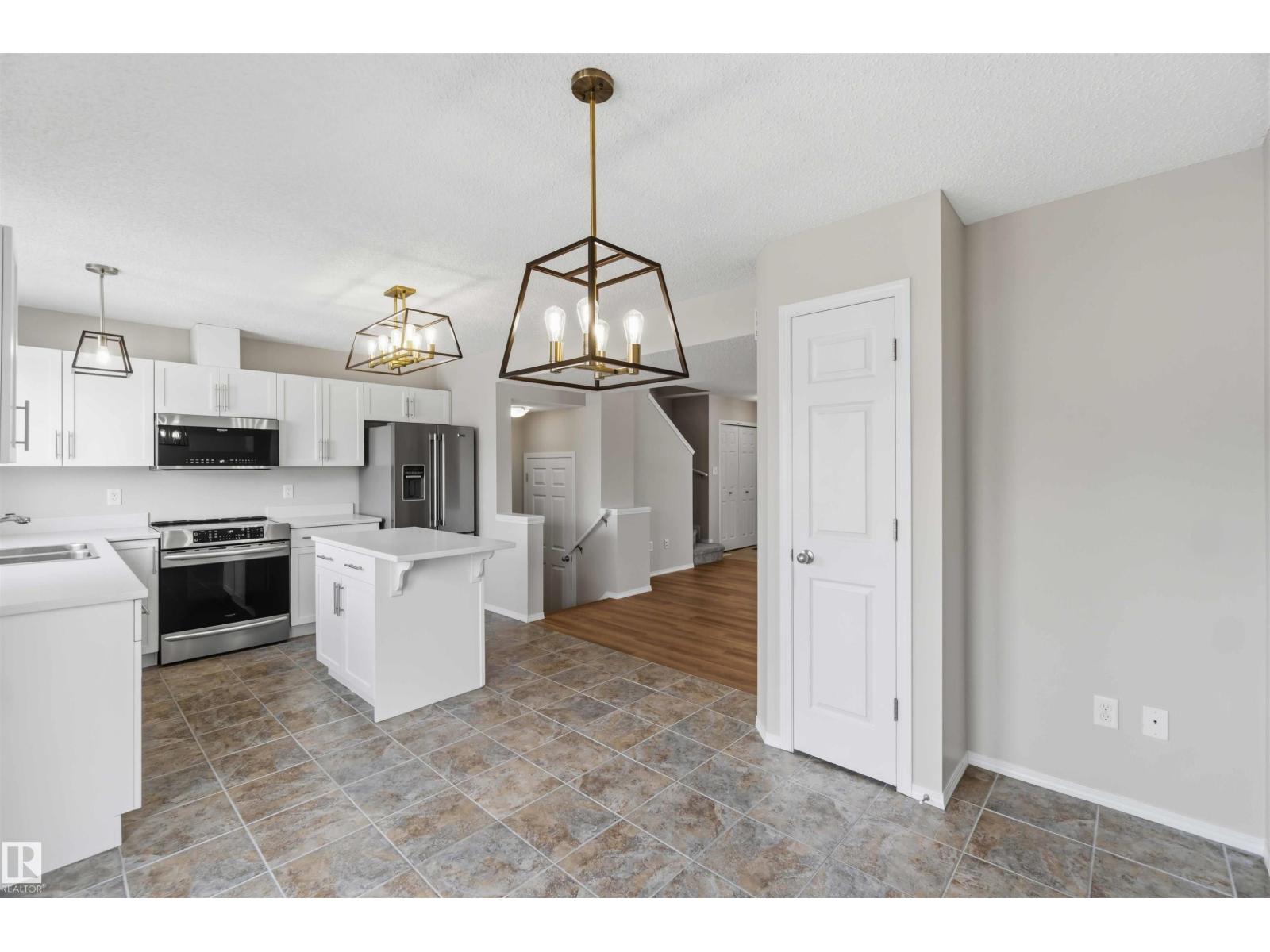 2003 71 ST SW, Edmonton