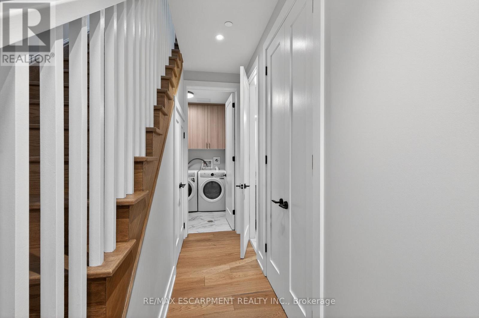 #401 123 MAURICE DRIVE - 40