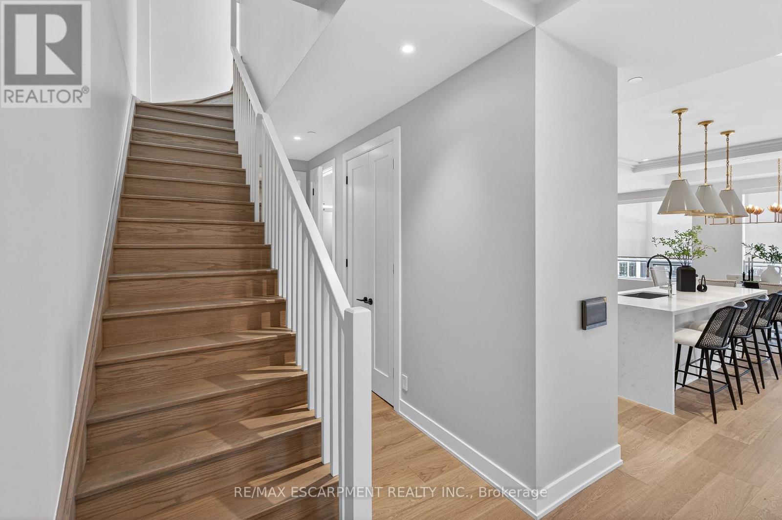 #401 123 MAURICE DRIVE - 43