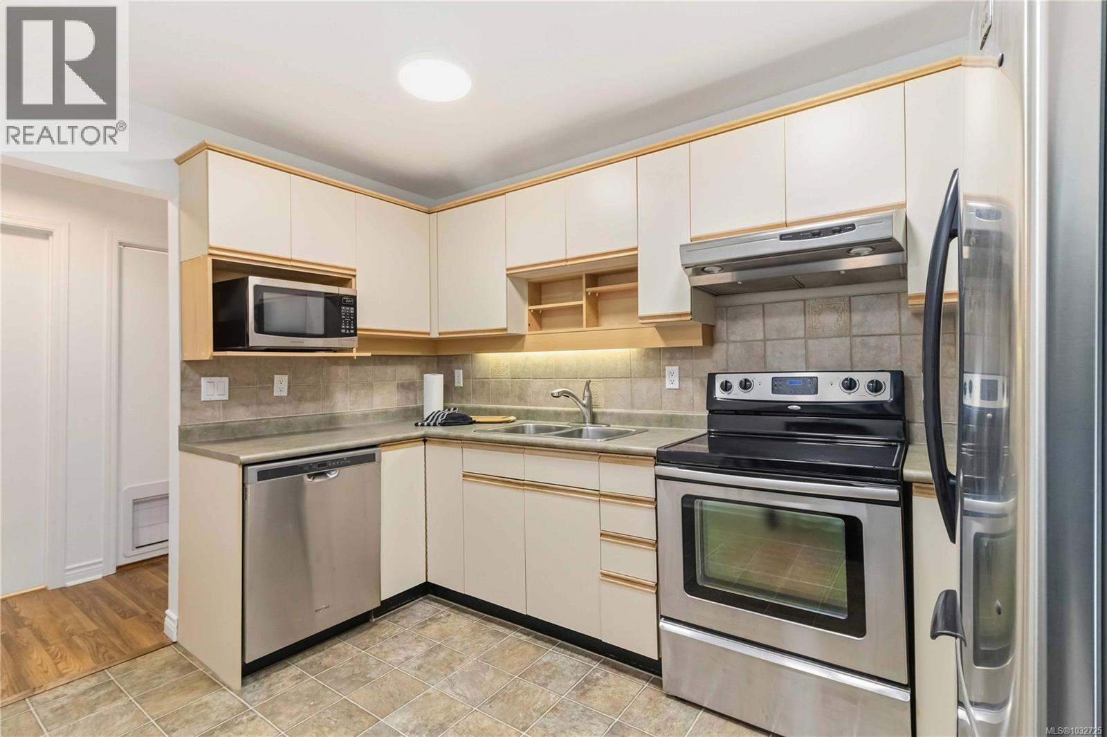 #302 1436 Harrison St - 10