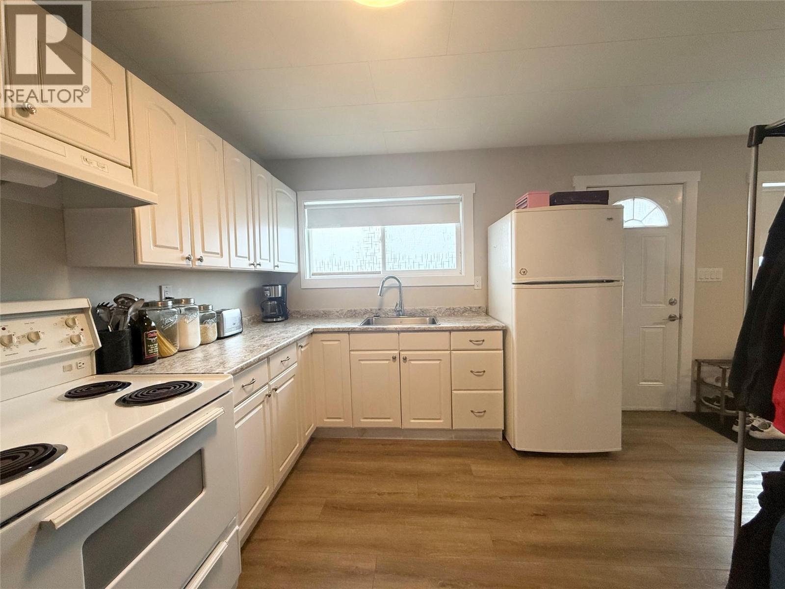 #A&B 2099 BLAIR Street - 9