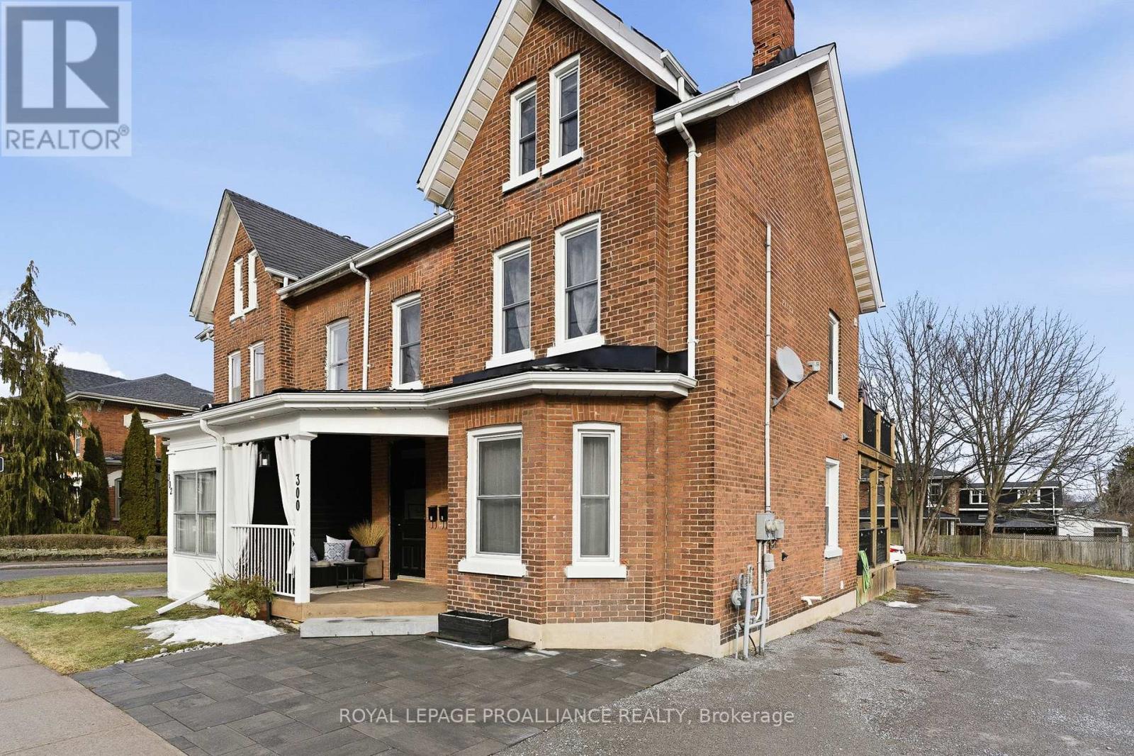 300 GEORGE STREET — photo 46