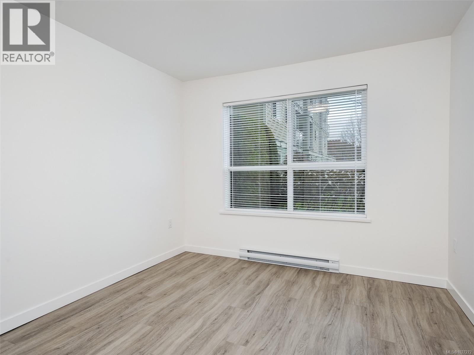 104 689 Bay St — photo 16