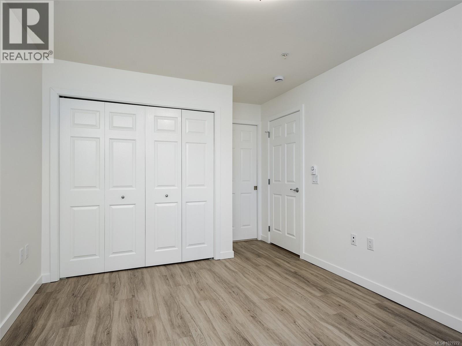 104 689 Bay St — photo 17