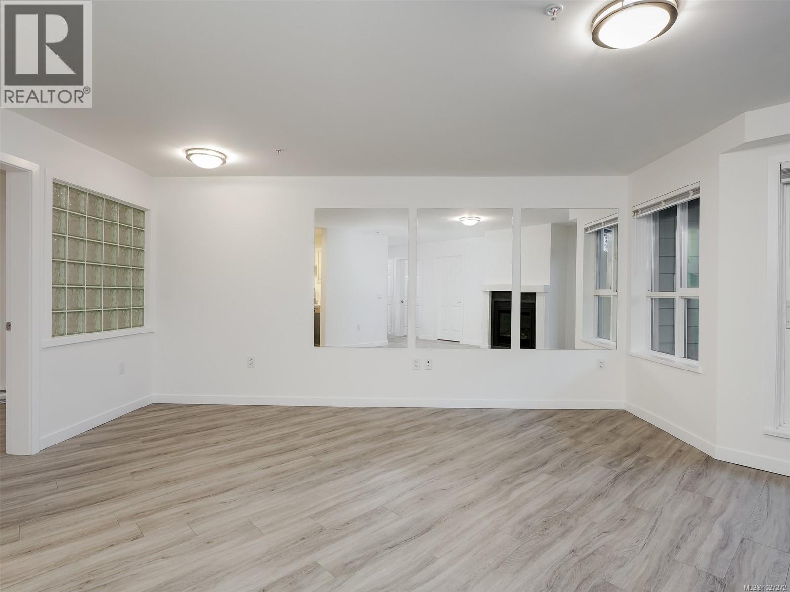 104 689 Bay St — photo 13