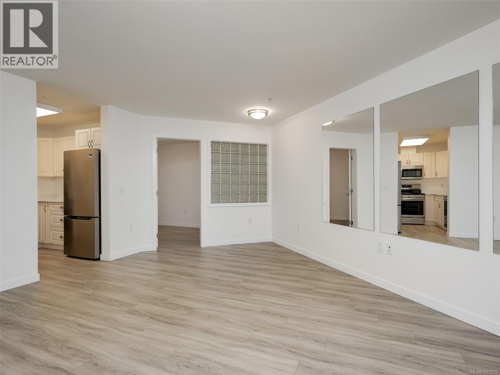 104 689 Bay St — photo 10