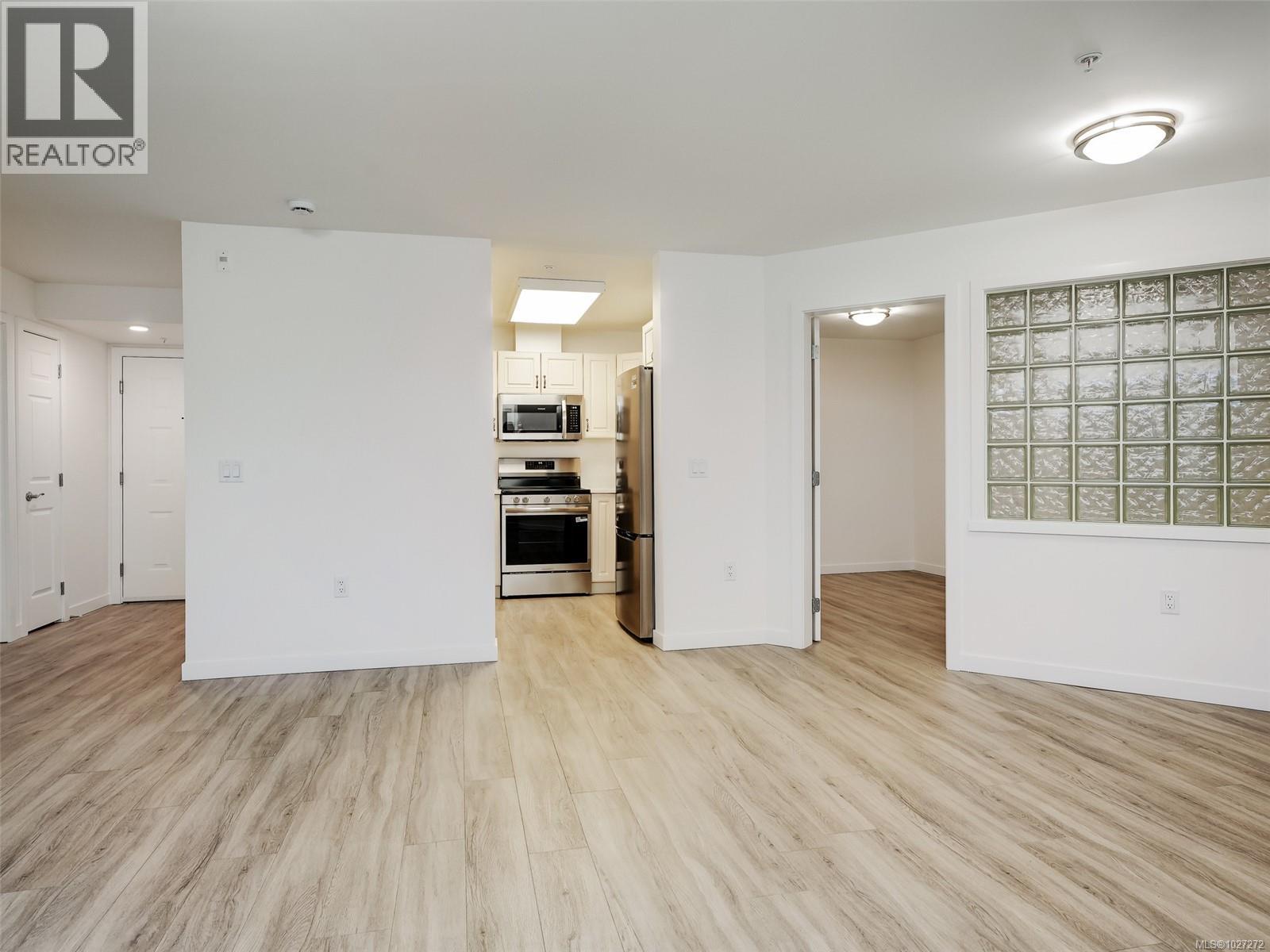 104 689 Bay St — photo 11