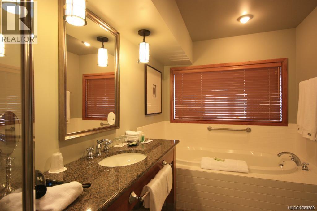 232/234 1999 Country Club Way, Langford