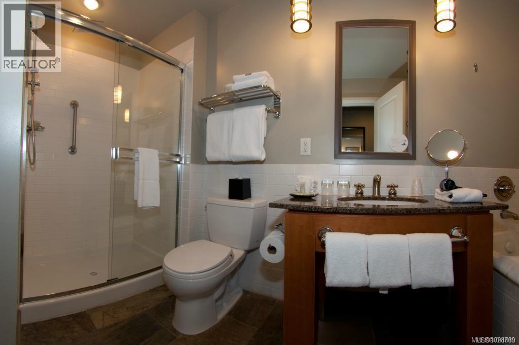 232/234 1999 Country Club Way, Langford