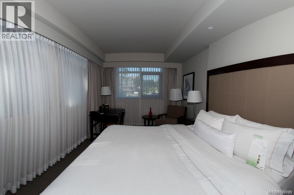232/234 1999 Country Club Way, Langford