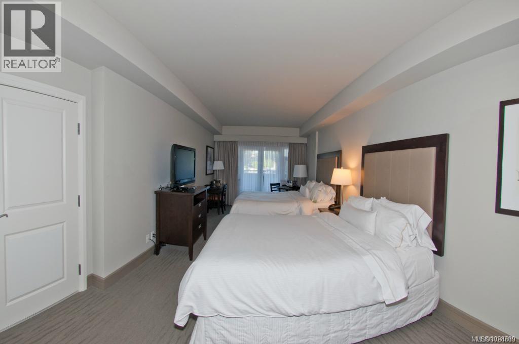 232/234 1999 Country Club Way, Langford