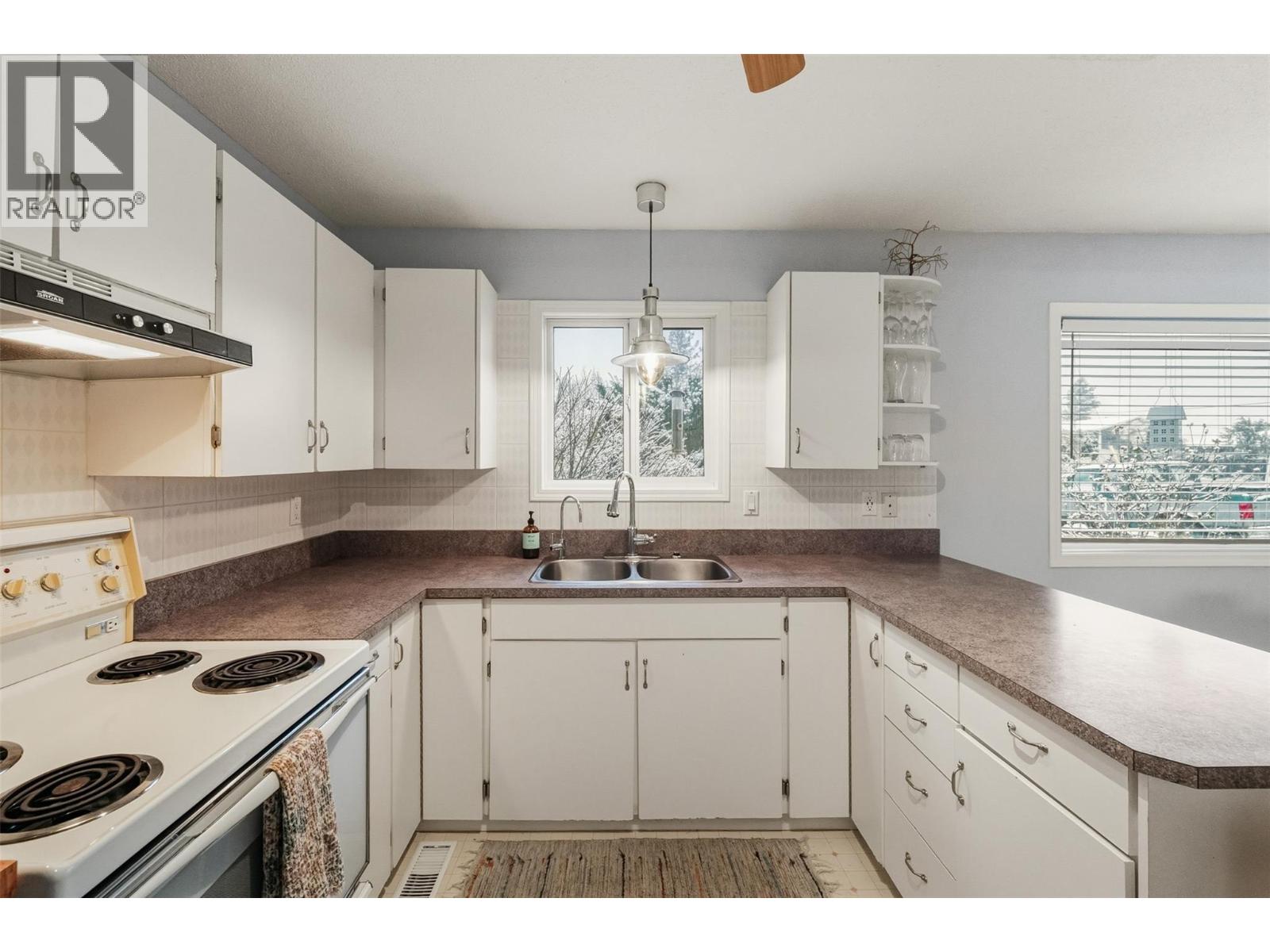13031 Steven Avenue, Summerland