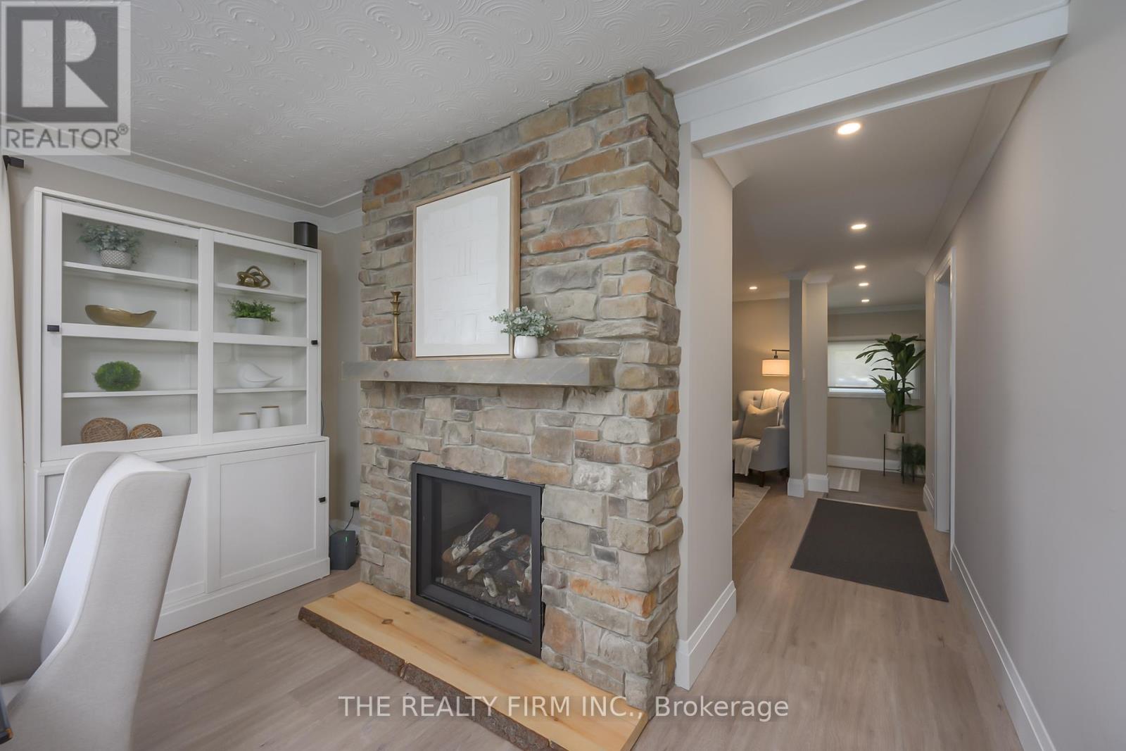 21584 HIGHBURY AVENUE N Property Photo