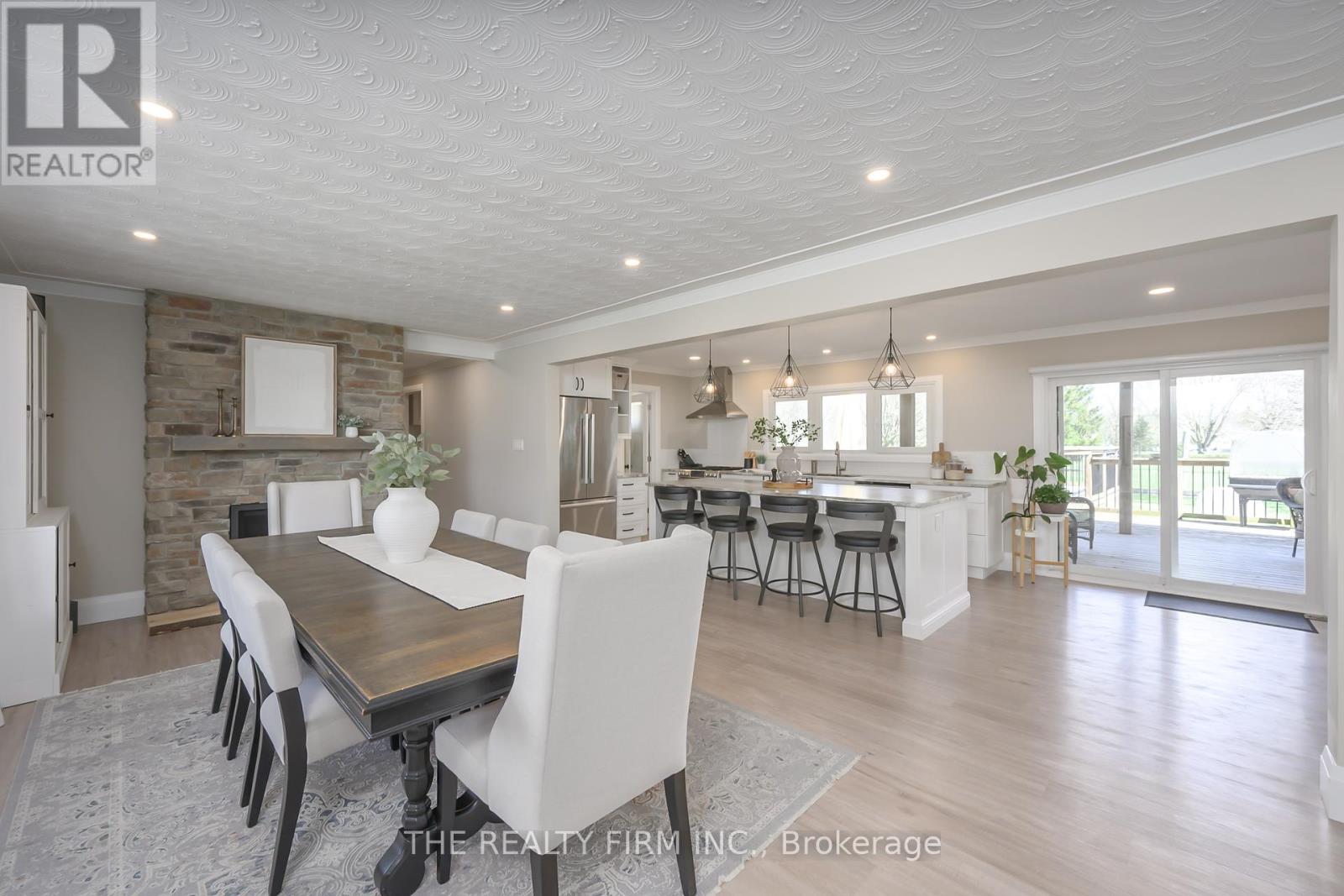 21584 HIGHBURY AVENUE N Property Photo