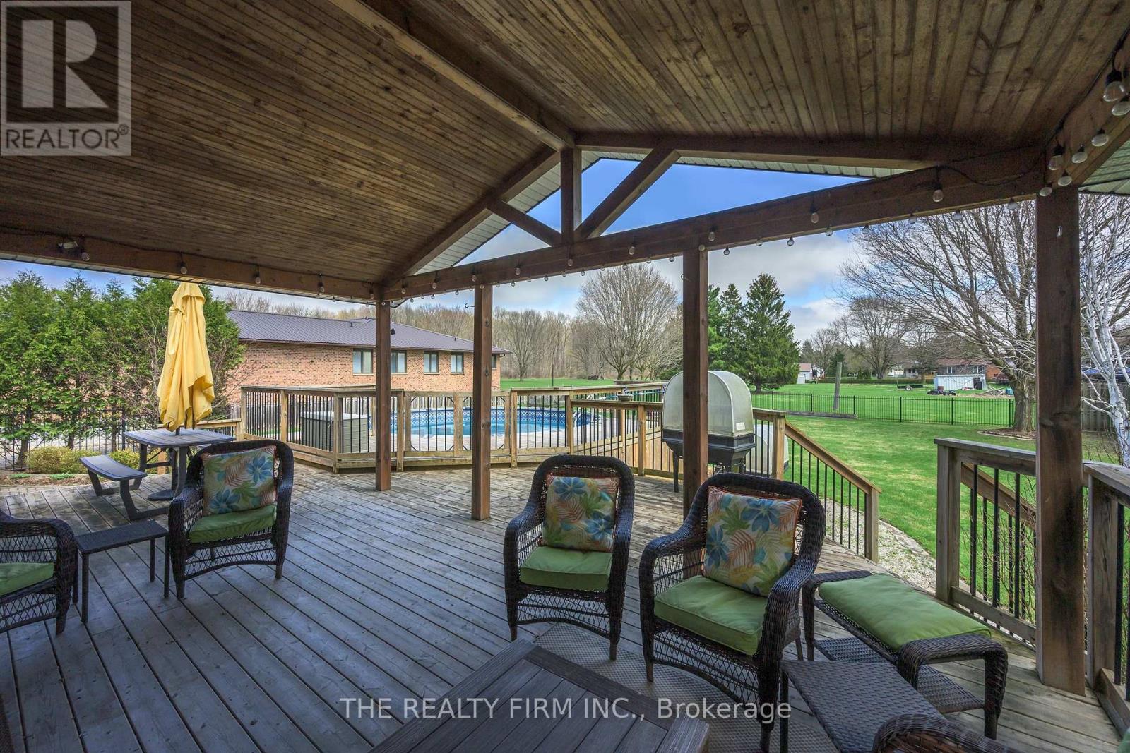 21584 HIGHBURY AVENUE N Property Photo