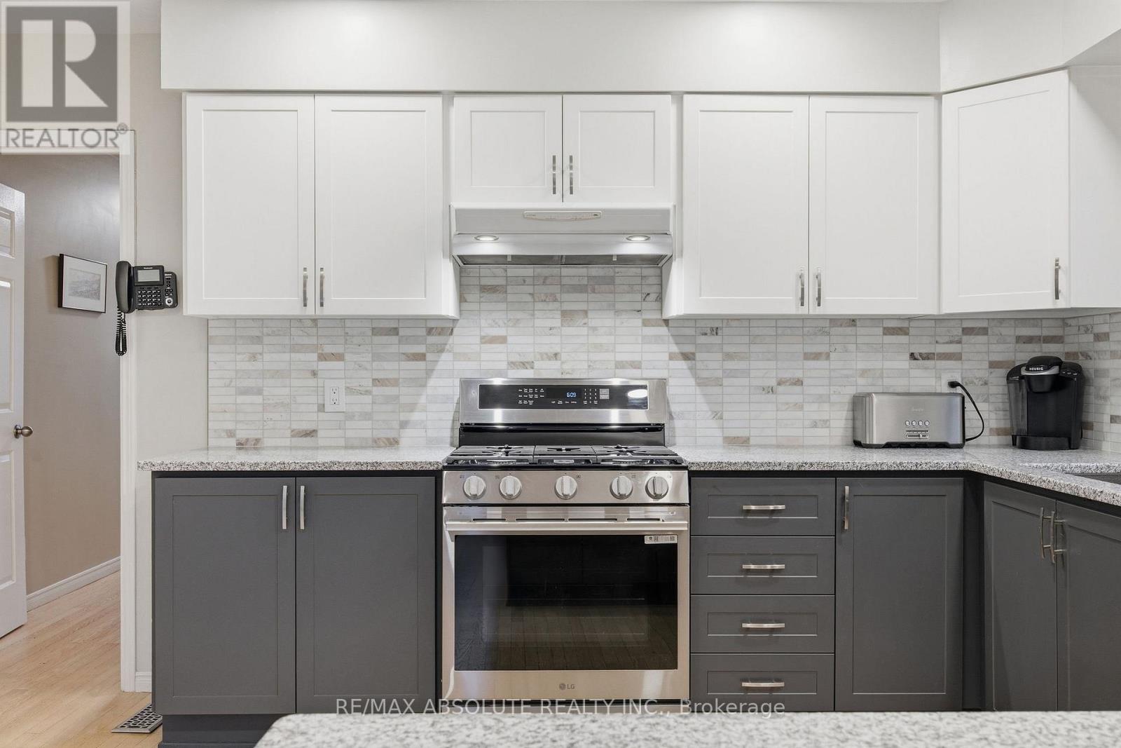 605 ROWANWOOD AVENUE — photo 13
