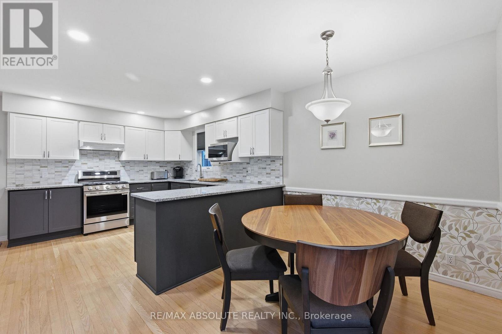 605 ROWANWOOD AVENUE — photo 15