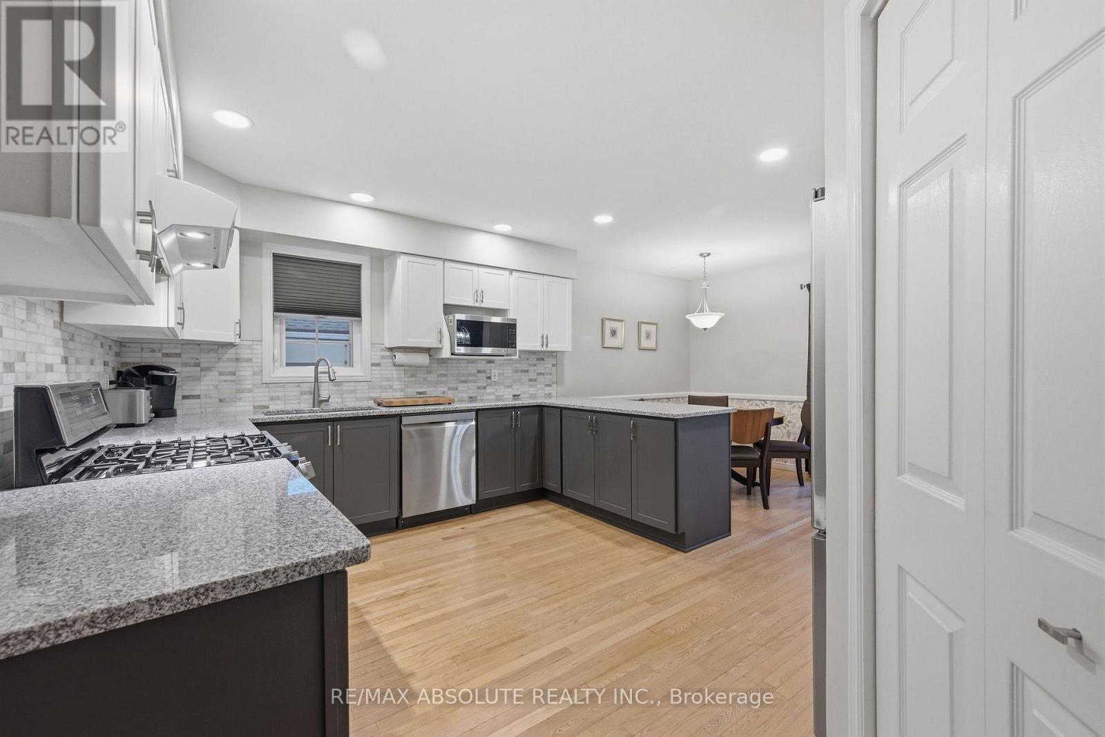 605 ROWANWOOD AVENUE — photo 9