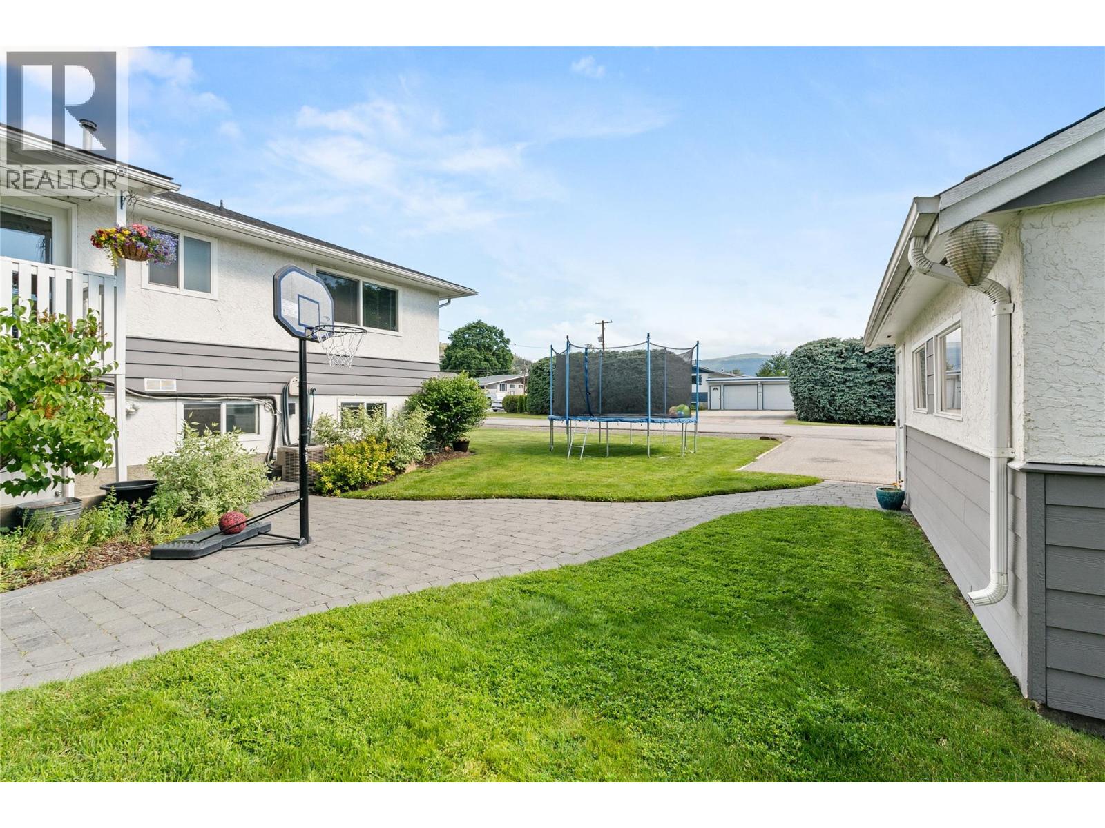 260 Gibbs Road - 10