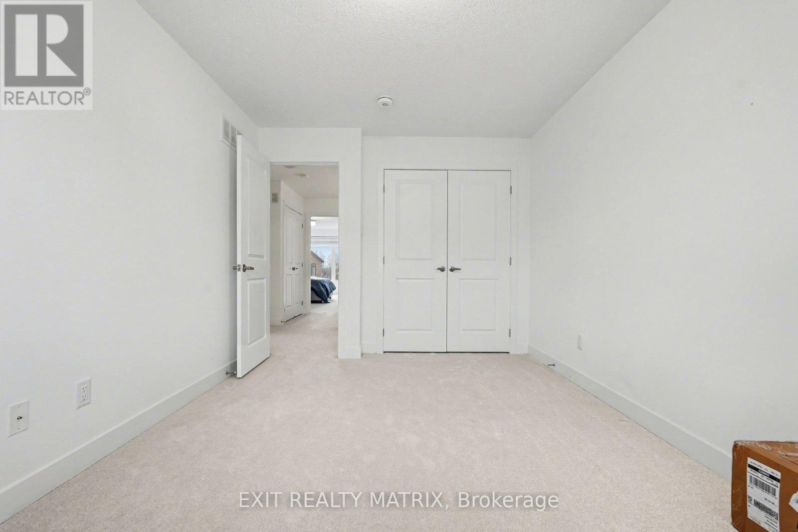 656 PUTNEY CRESCENT W — photo 25