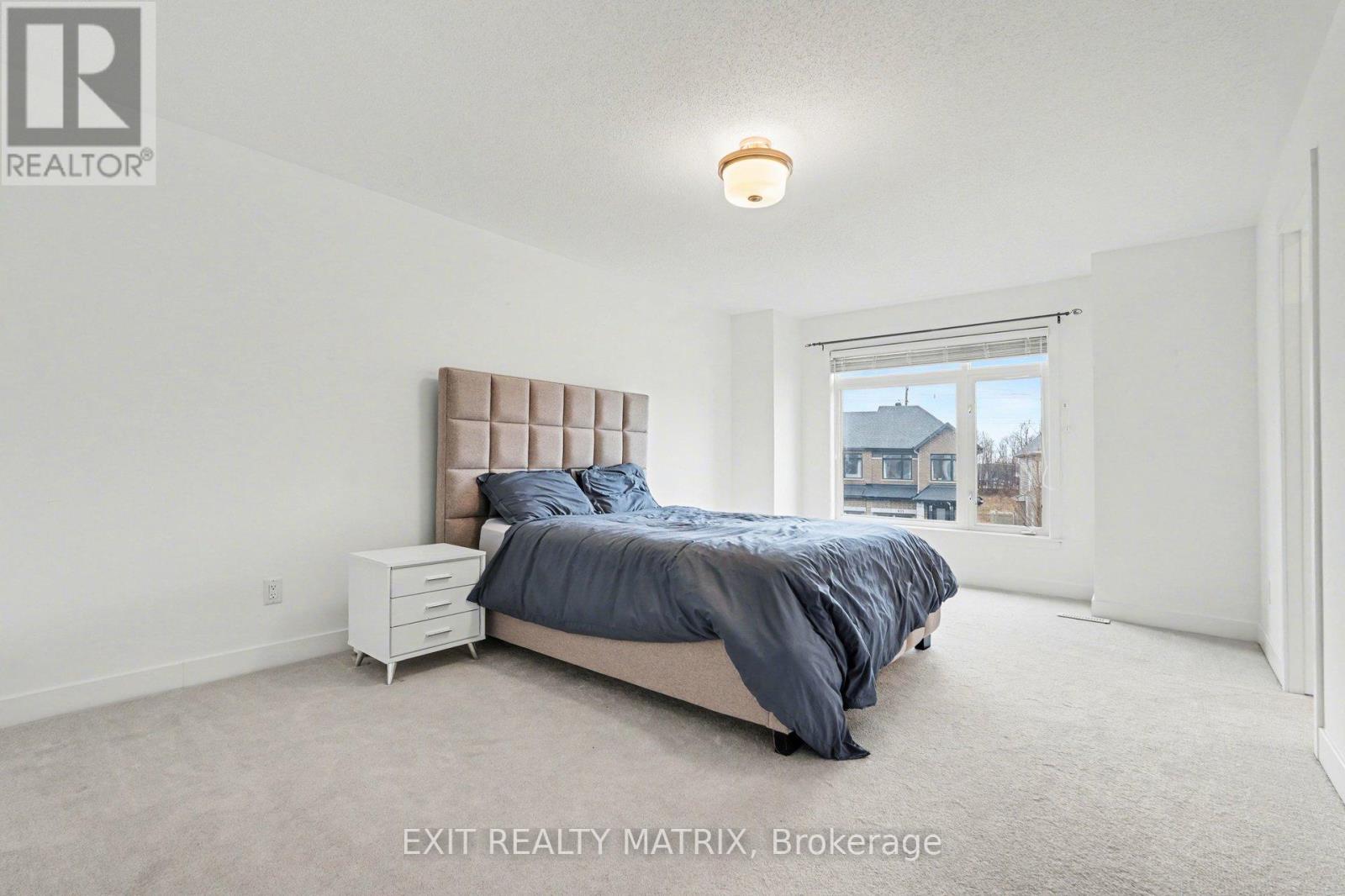 656 PUTNEY CRESCENT W — photo 22