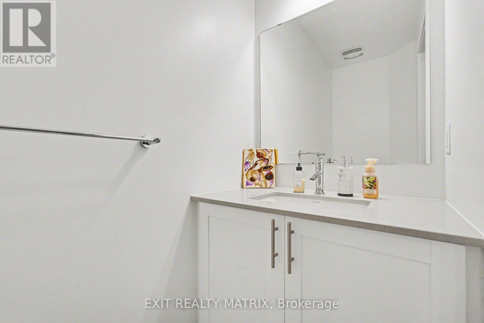 656 PUTNEY CRESCENT W — photo 26