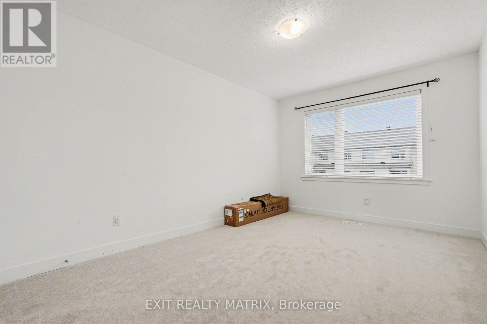 656 PUTNEY CRESCENT W — photo 24