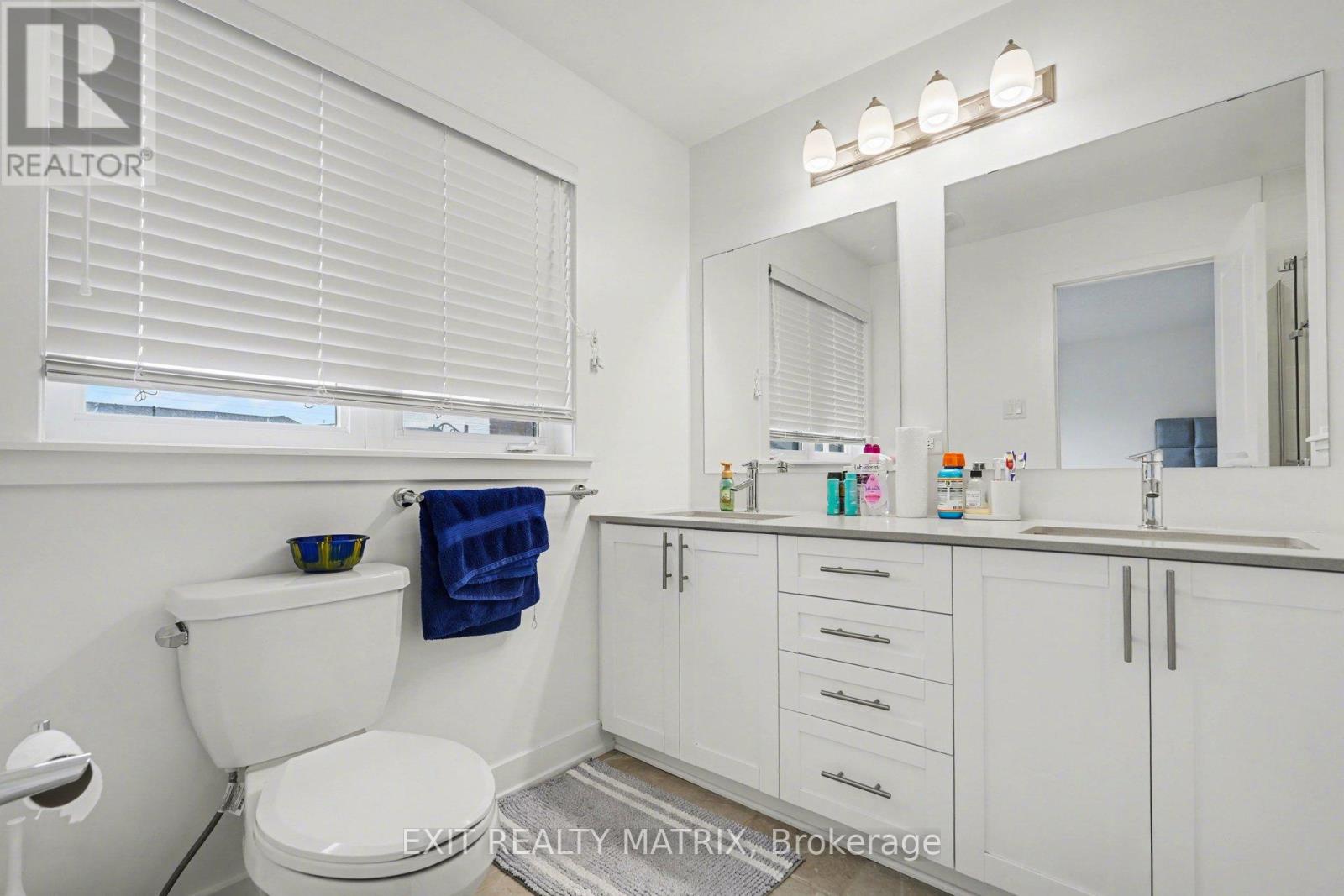 656 PUTNEY CRESCENT W — photo 23