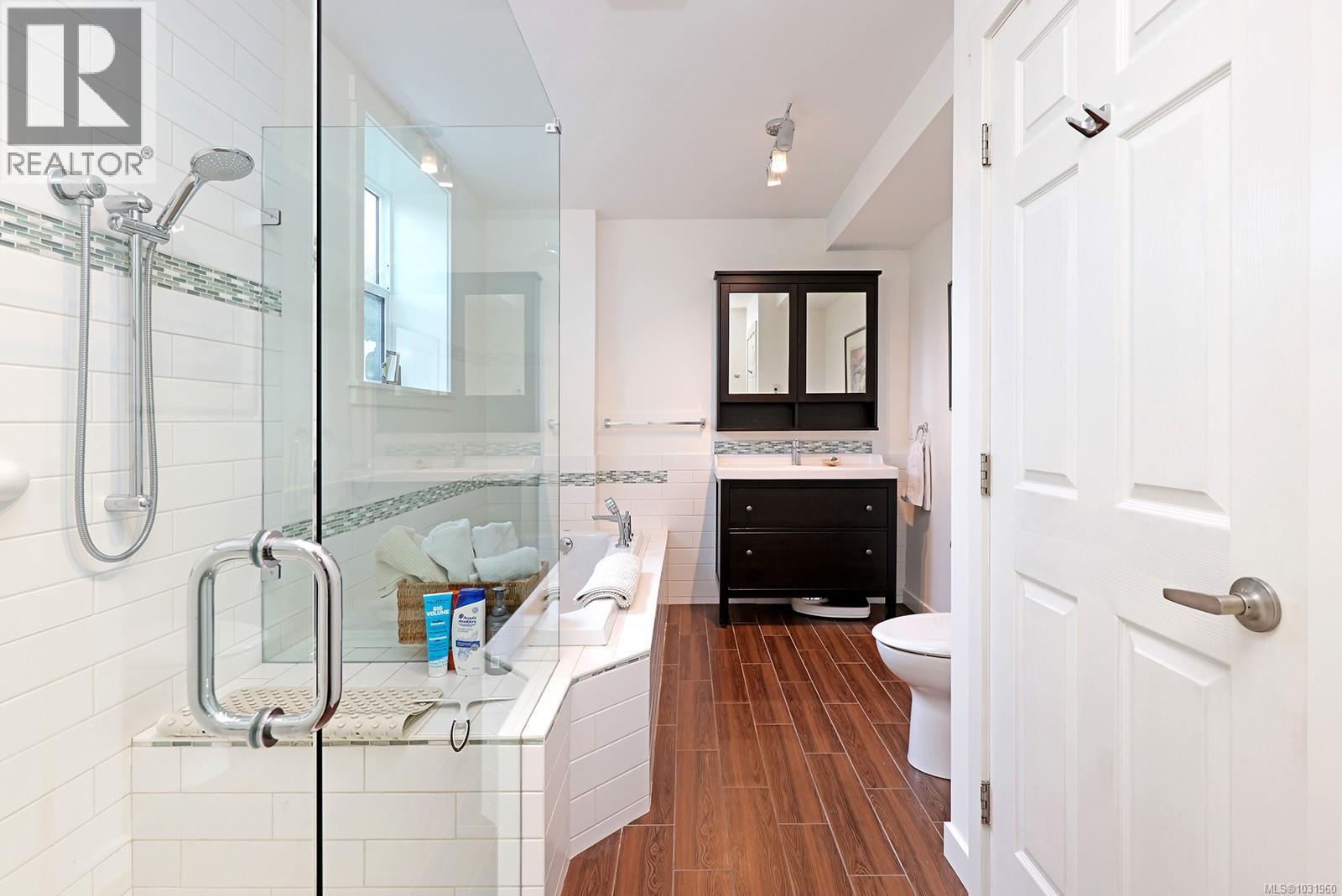 325 Harmston Ave - 54