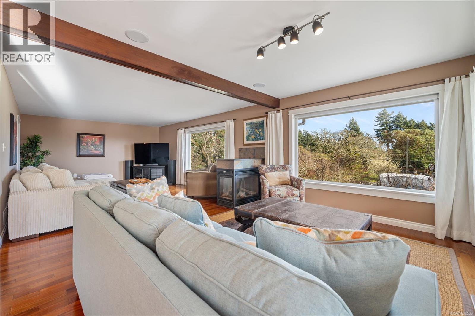 567 Prince Robert Dr - 9