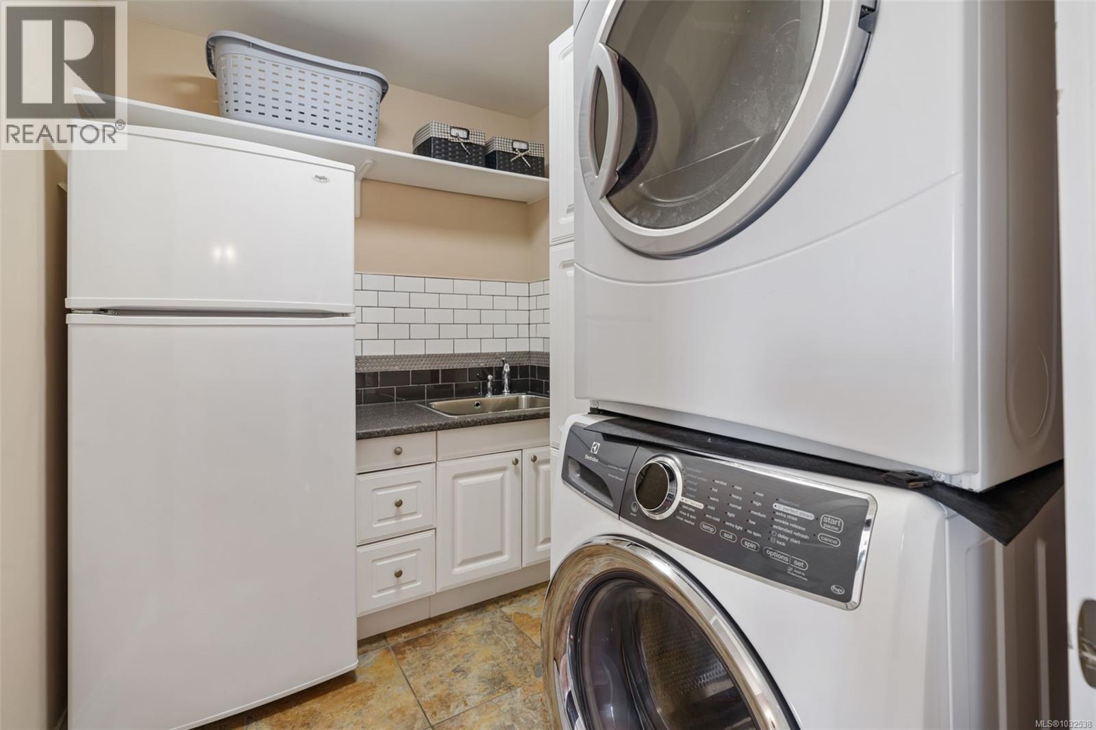 567 Prince Robert Dr - 39