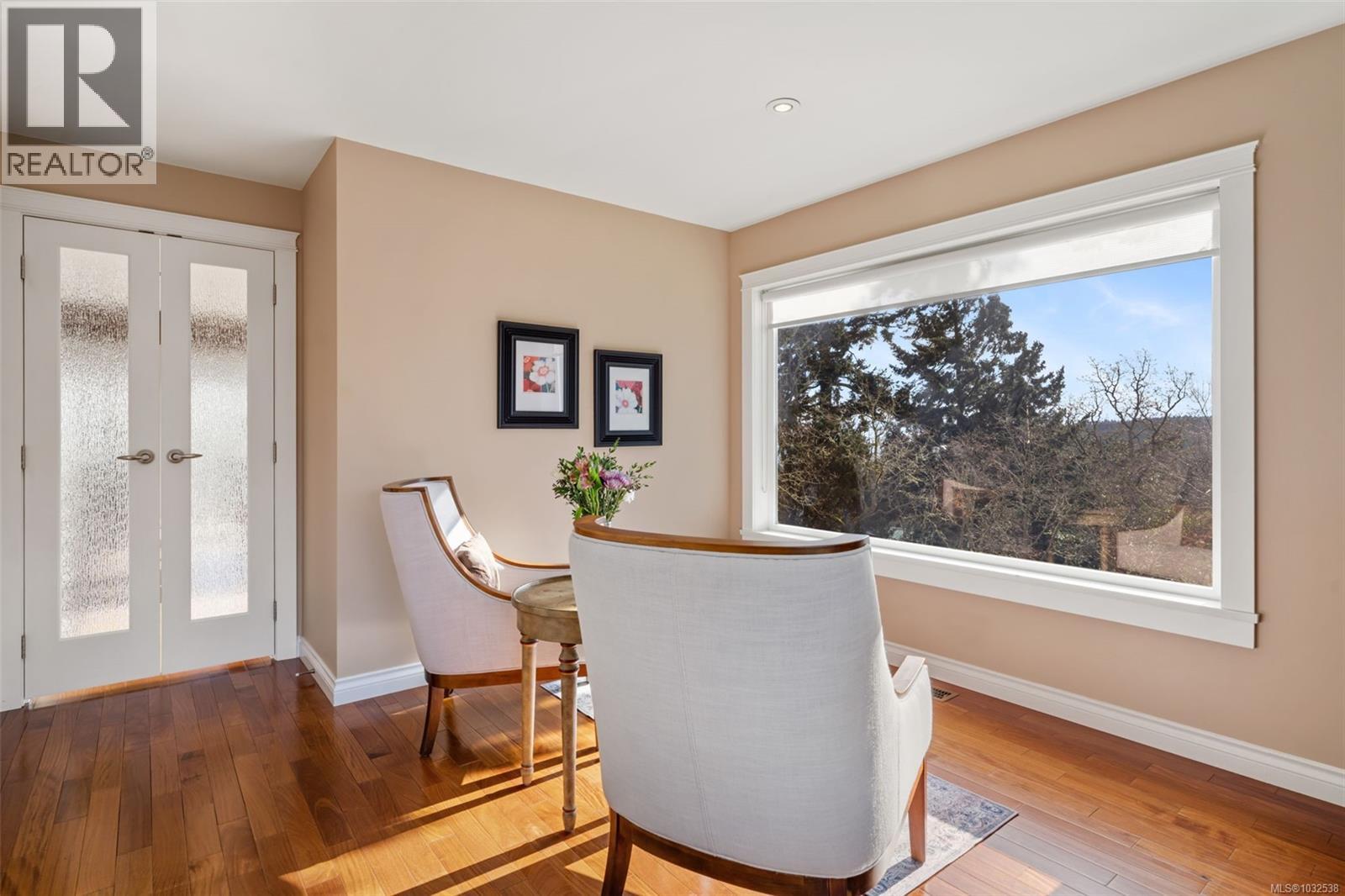 567 Prince Robert Dr - 16