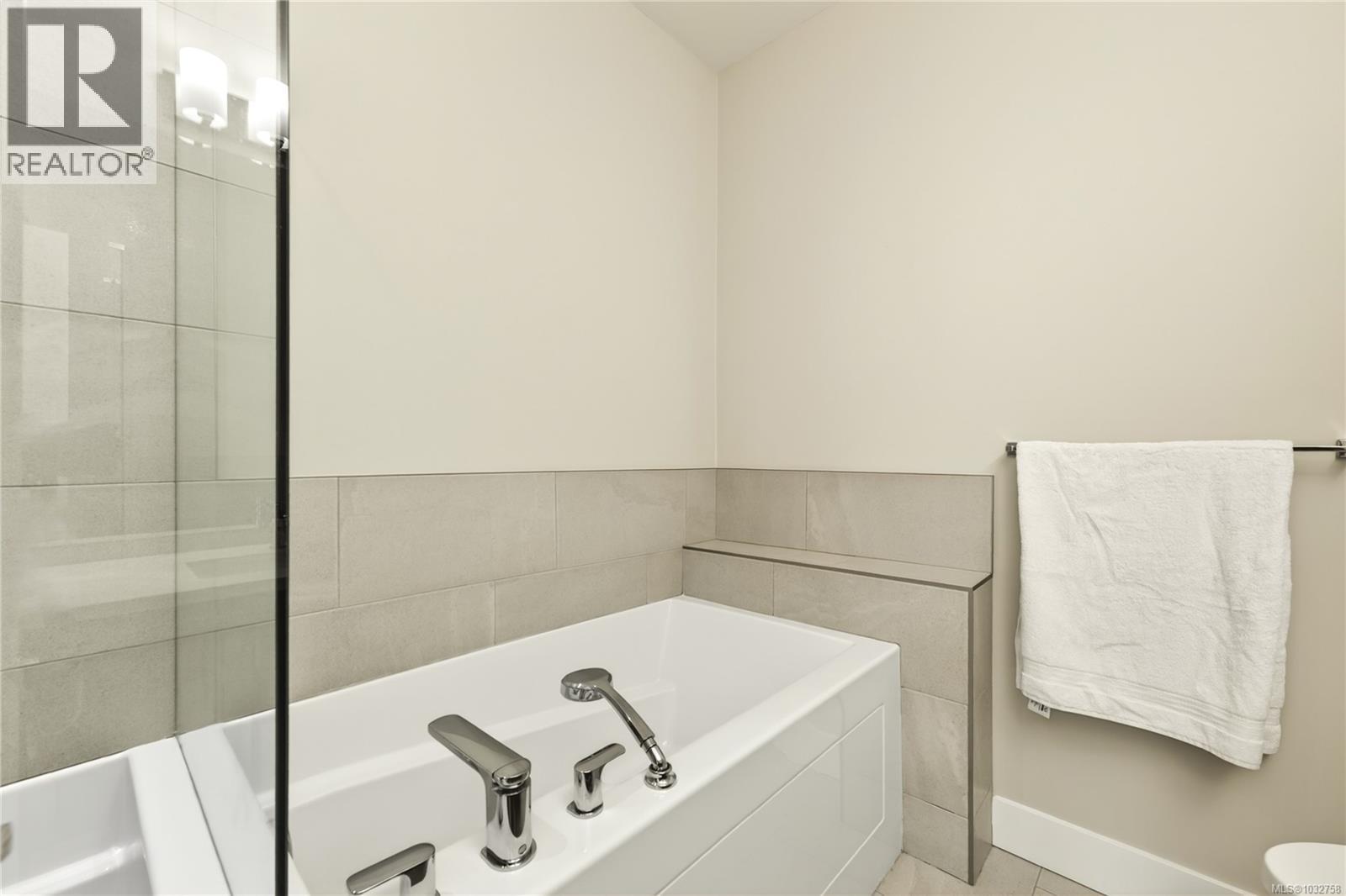 #202 5646 Linley Valley Dr - 26