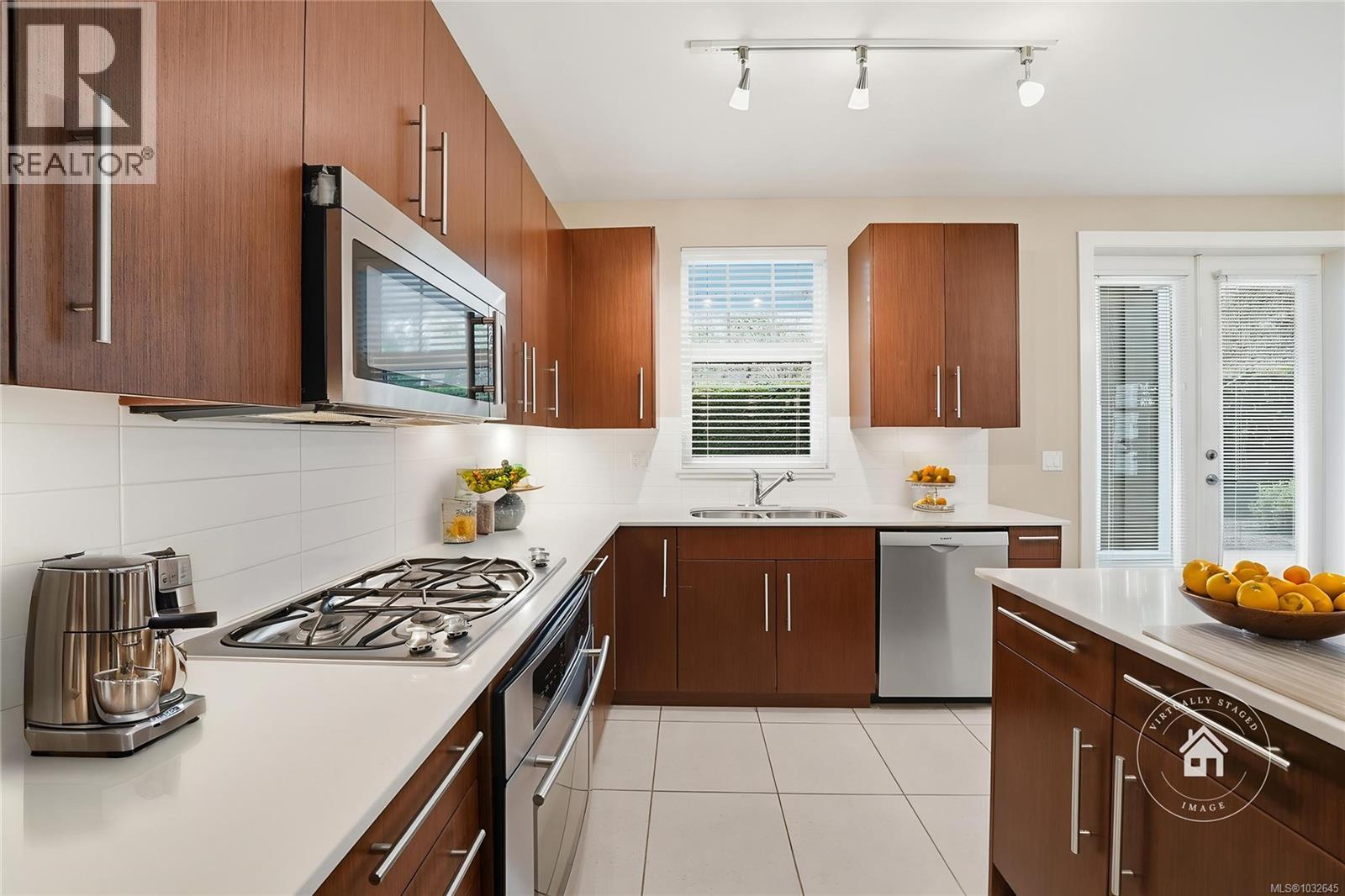 #101 1325 Cape Cod Dr - 5