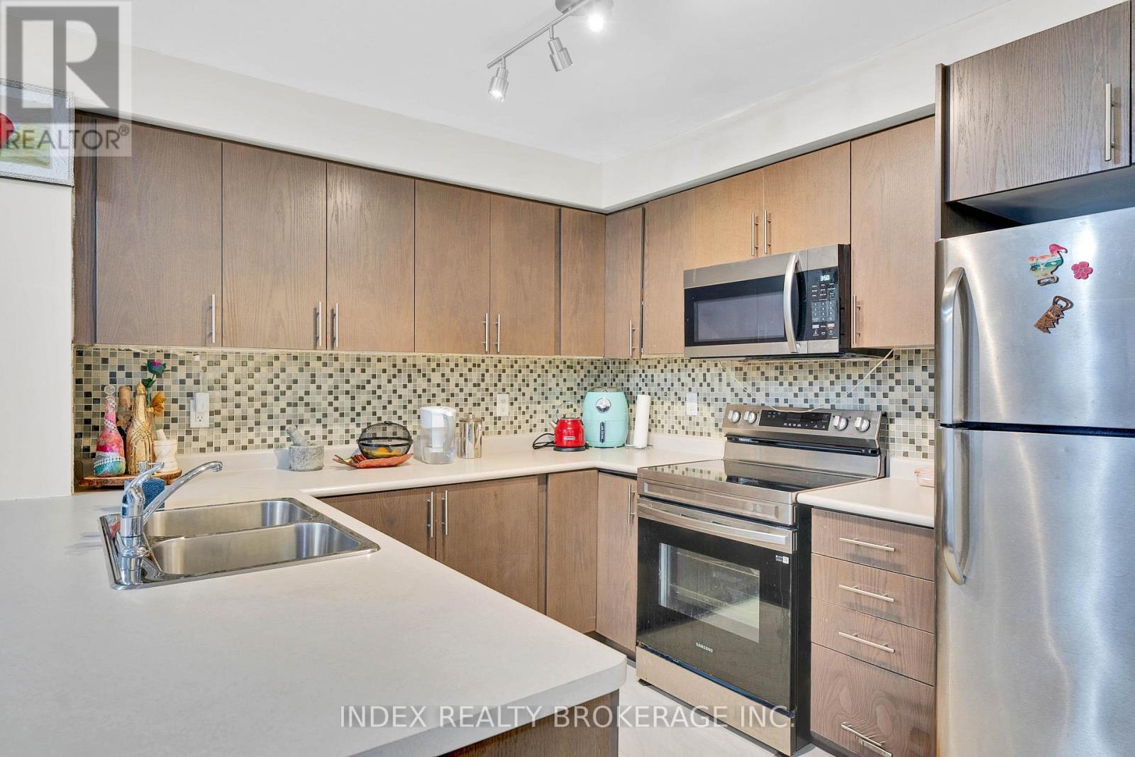 806 MCCUE DRIVE - 16