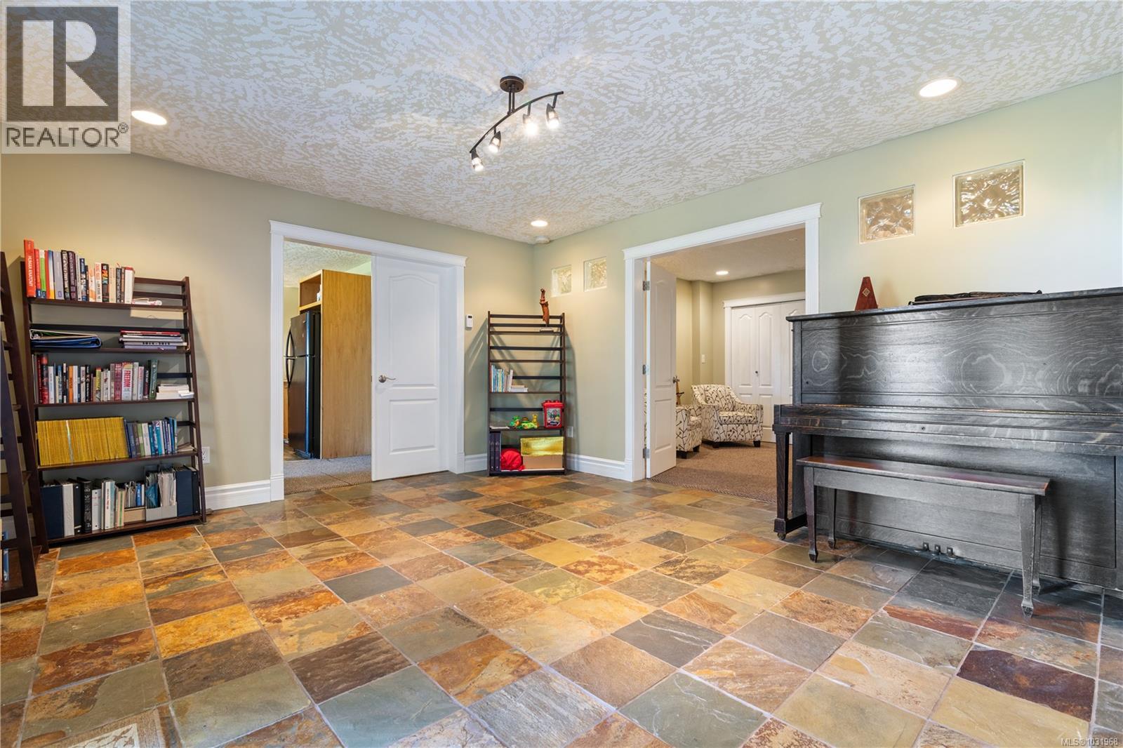 3361 Hatley Dr — photo 59